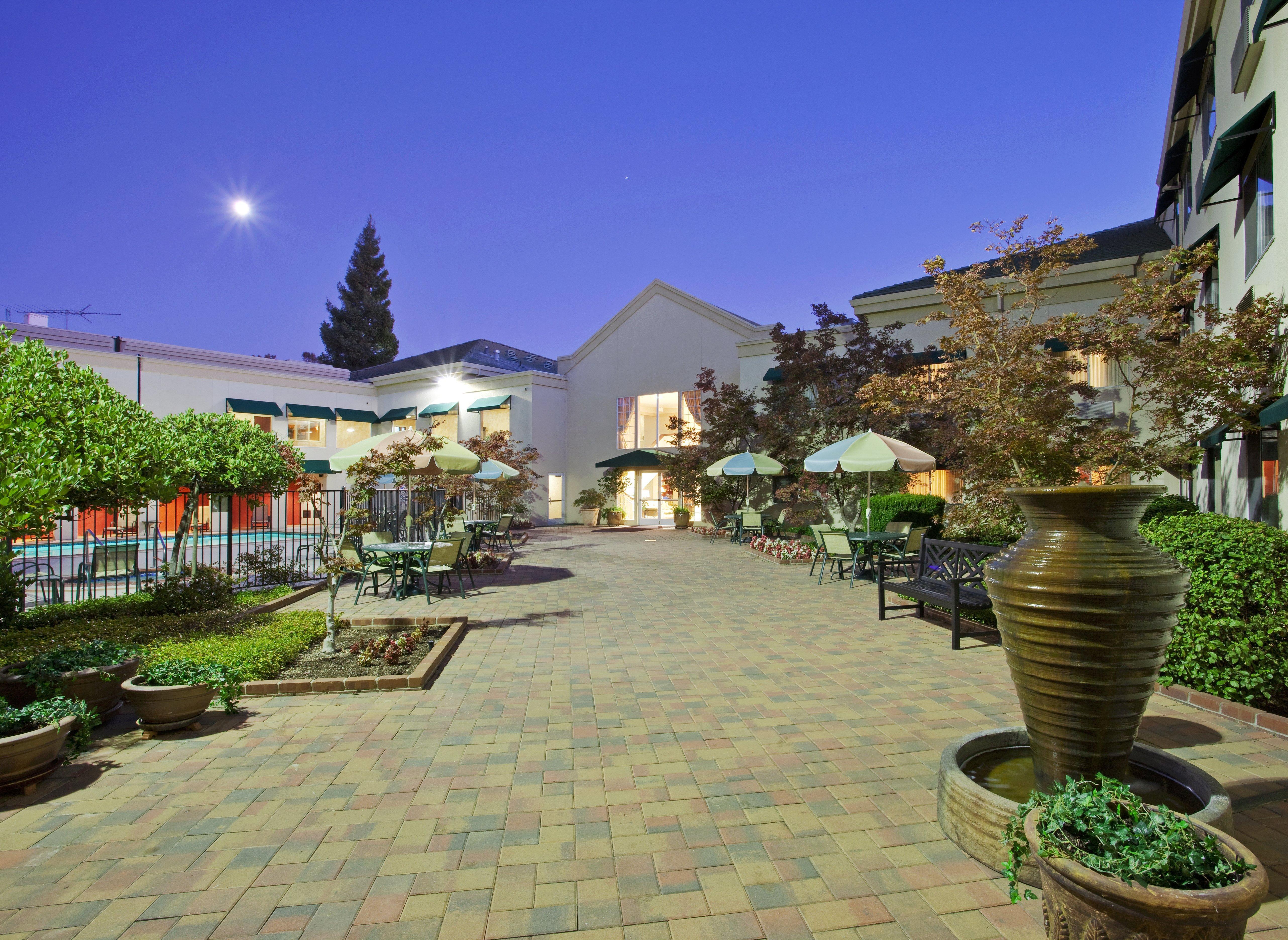 Holiday Inn Auburn By Ihg Buitenkant foto