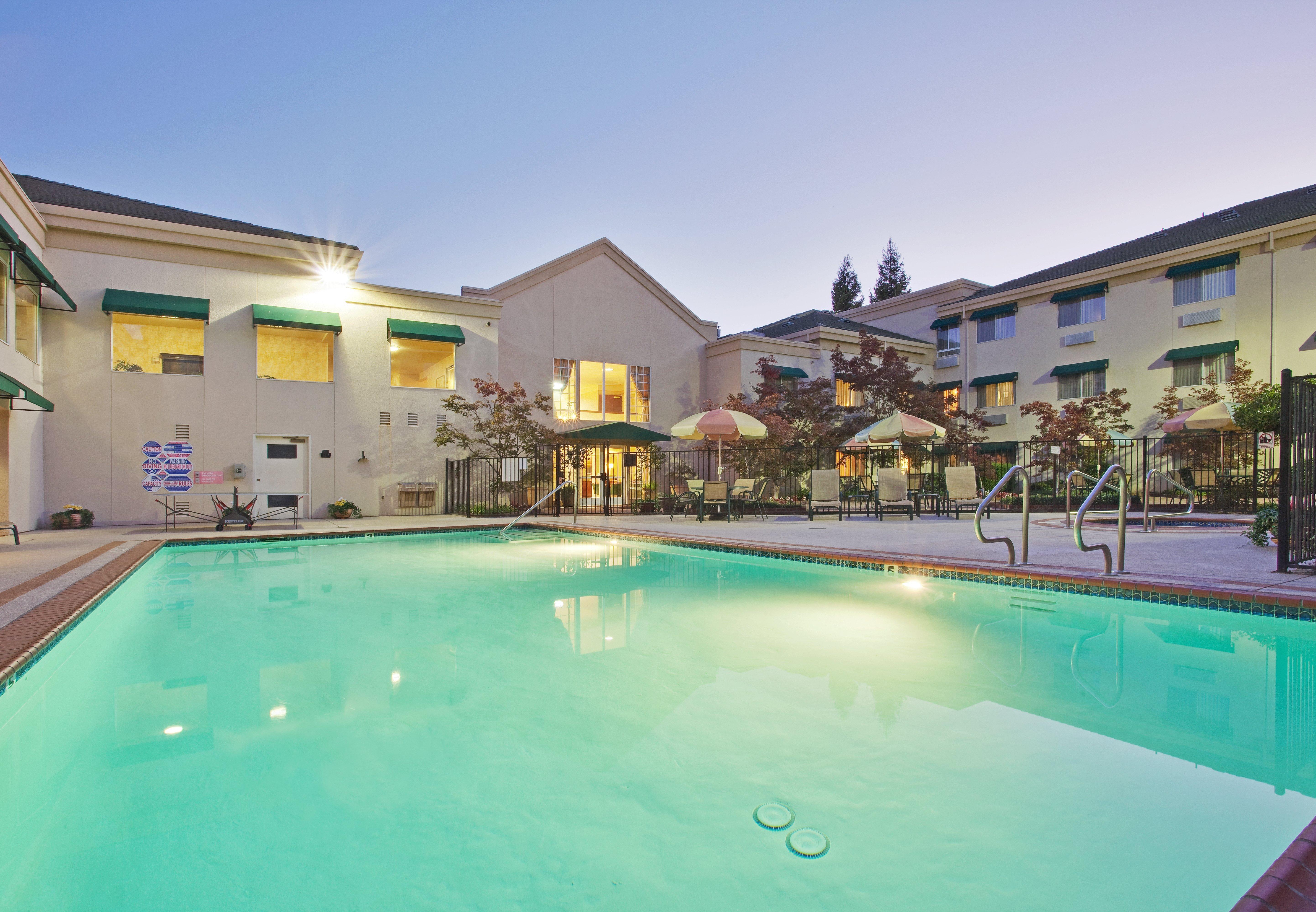Holiday Inn Auburn By Ihg Buitenkant foto