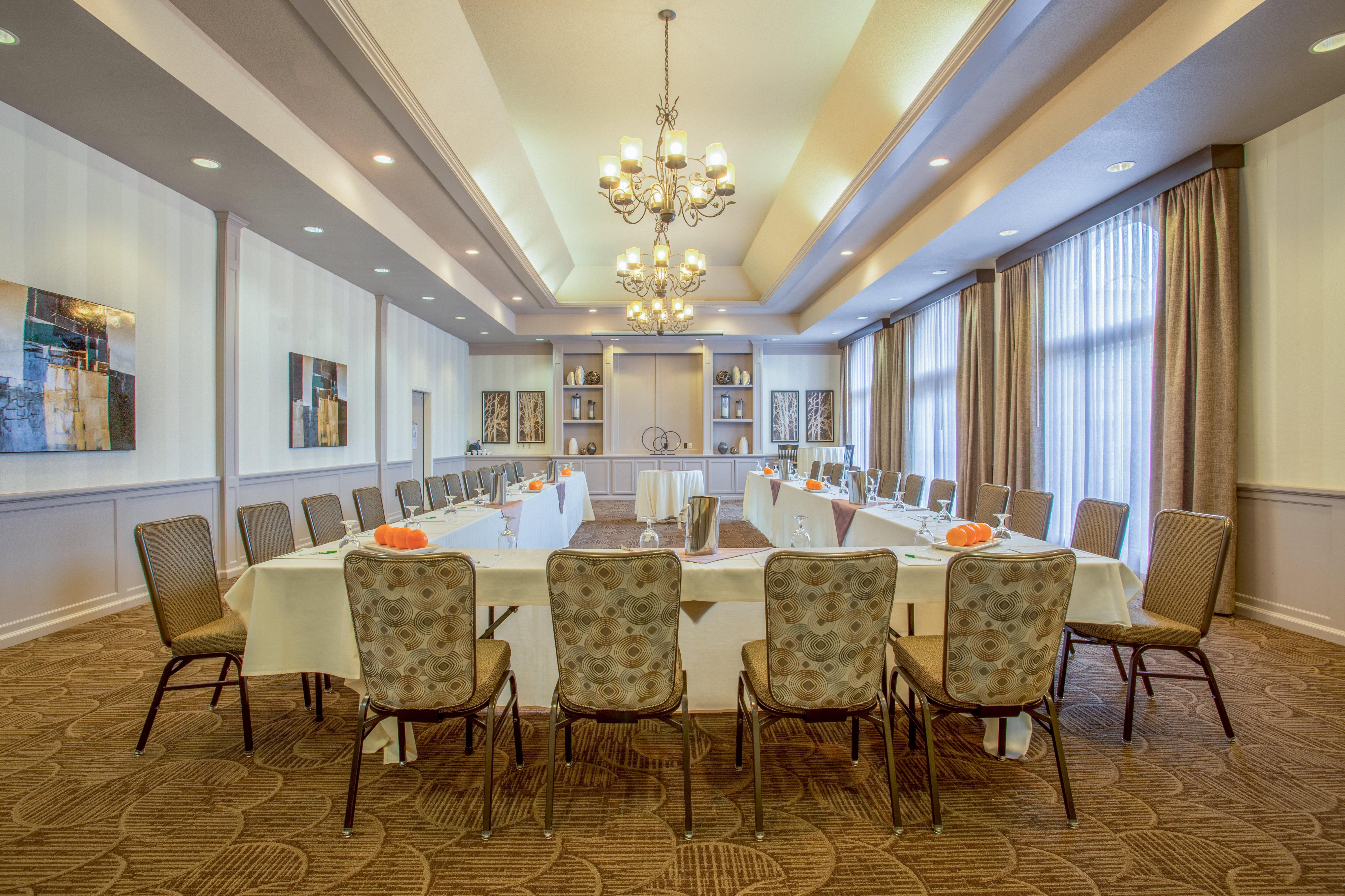 Holiday Inn Auburn By Ihg Buitenkant foto